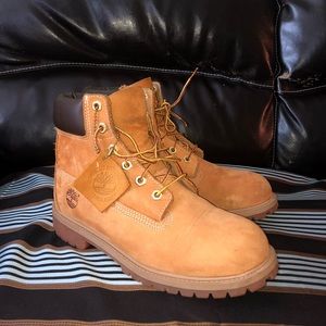 Wheat Timberland Boots (men’s 6 M or women’s 8)